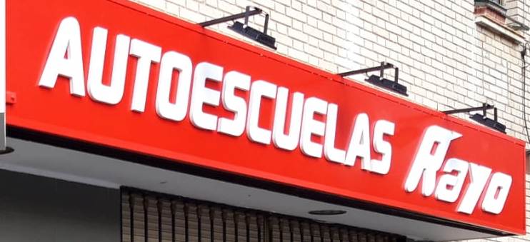 Autoescuela Vallecas Rayo. Recuperación de Puntos y Sensibilización, CAP, Drones y Azafatas TCP